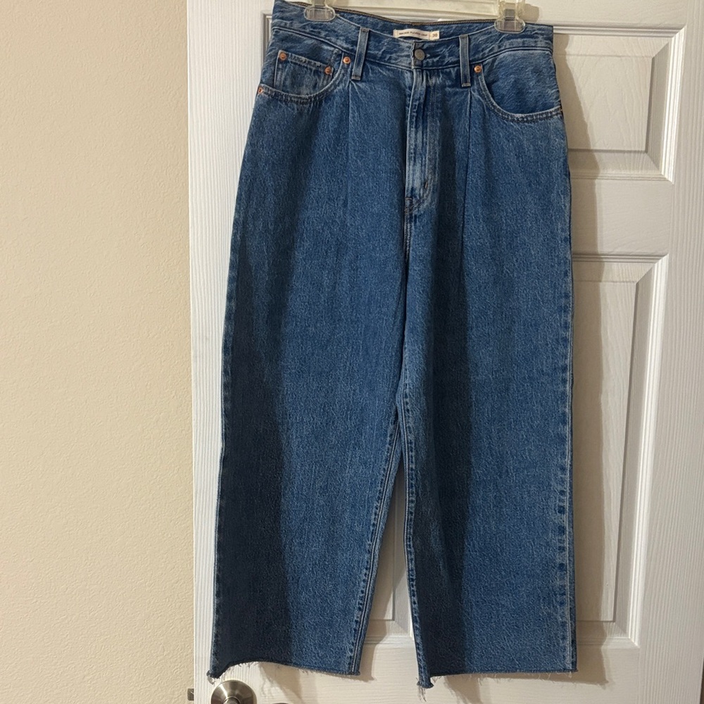 Levi's Women's Ribcage Pleated Crop Straight Leg Blue Jeans